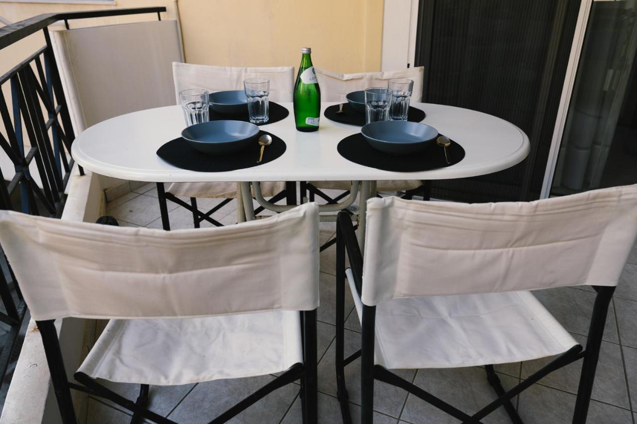 Spacious Apartment Close To The Sea And The City Center Atenas Exterior foto